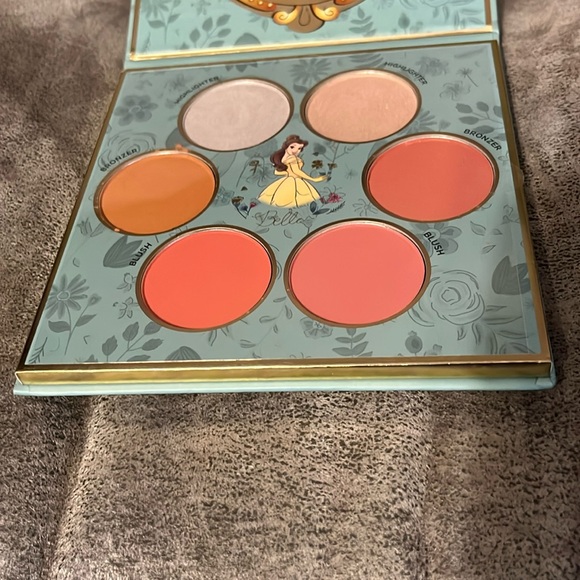 NWT Disney Makeup Disney Princess Belle Complexion Palette - Picture 5 of 6